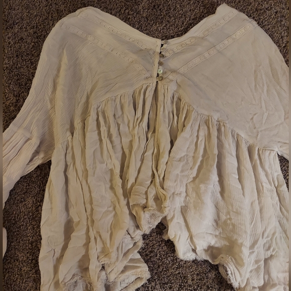 Flowy Long Sleeved Crop Top with Slit Back - Picture 5 of 8